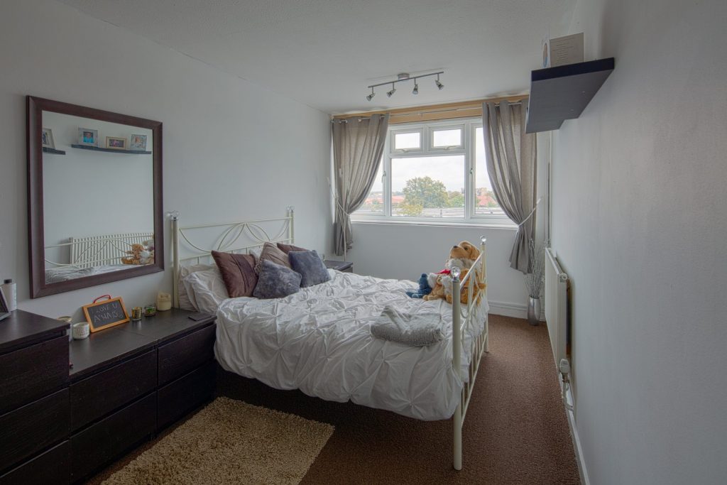 Lower Meadow, Harlow, CM18 7RT - Fastmove